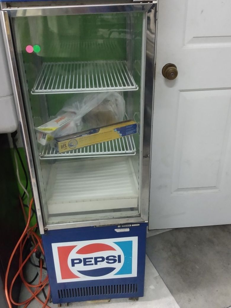 Vintage Pepsi Cooler/Fridgerator.