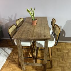 4 Barstools And Table