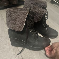Uggs Heeled Boot With Fur 