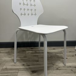 Plastic White Chairs 