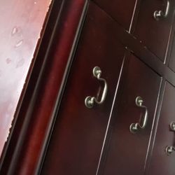 Bedroom Set -Must Goo