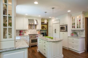 10% Off Cream Kitchen Cabinets – Soft Neutral Luxury at a Discount