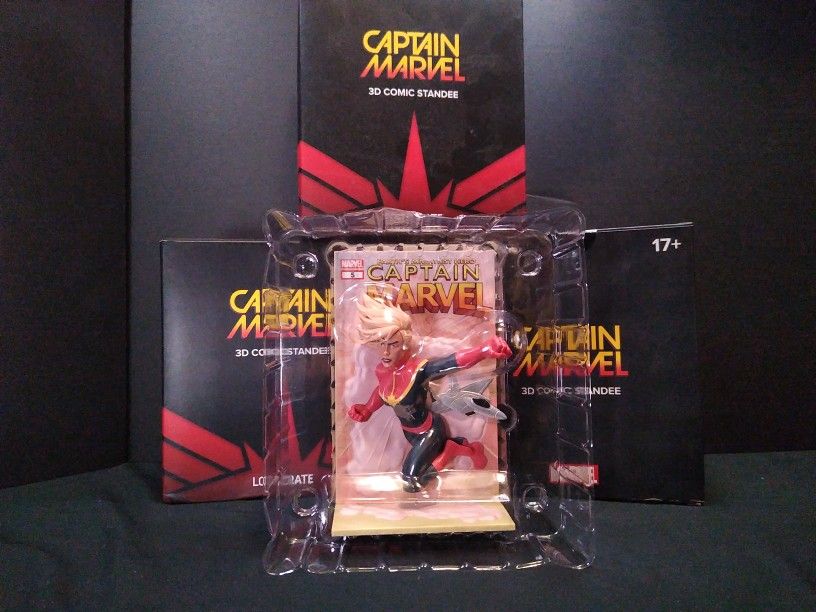 Captain Marvel Lootcrate 3D Comic Standee, Figure