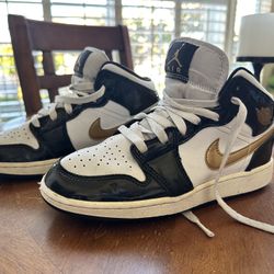 Big Kid’s Nike Air Jordan 1 Mid Patent Black And Gold - Size 5Y