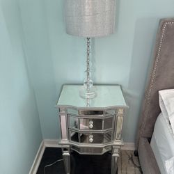 Mirror Nightstands With Sparkle Lamps 