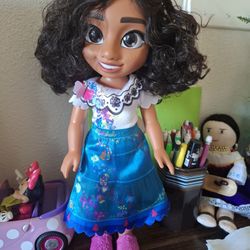BEAUTIFUL DOLL LIKE NEW PRECIOSA MUÑECA  Como Nueva 
