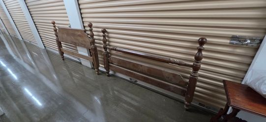 Free Vintage Early American Cannonball Full Bed Frame (Headboard & Footboard