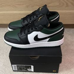 Jordan 1 Low Green Toe Size 7Y 