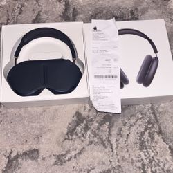 Apple AirPod Maxes 