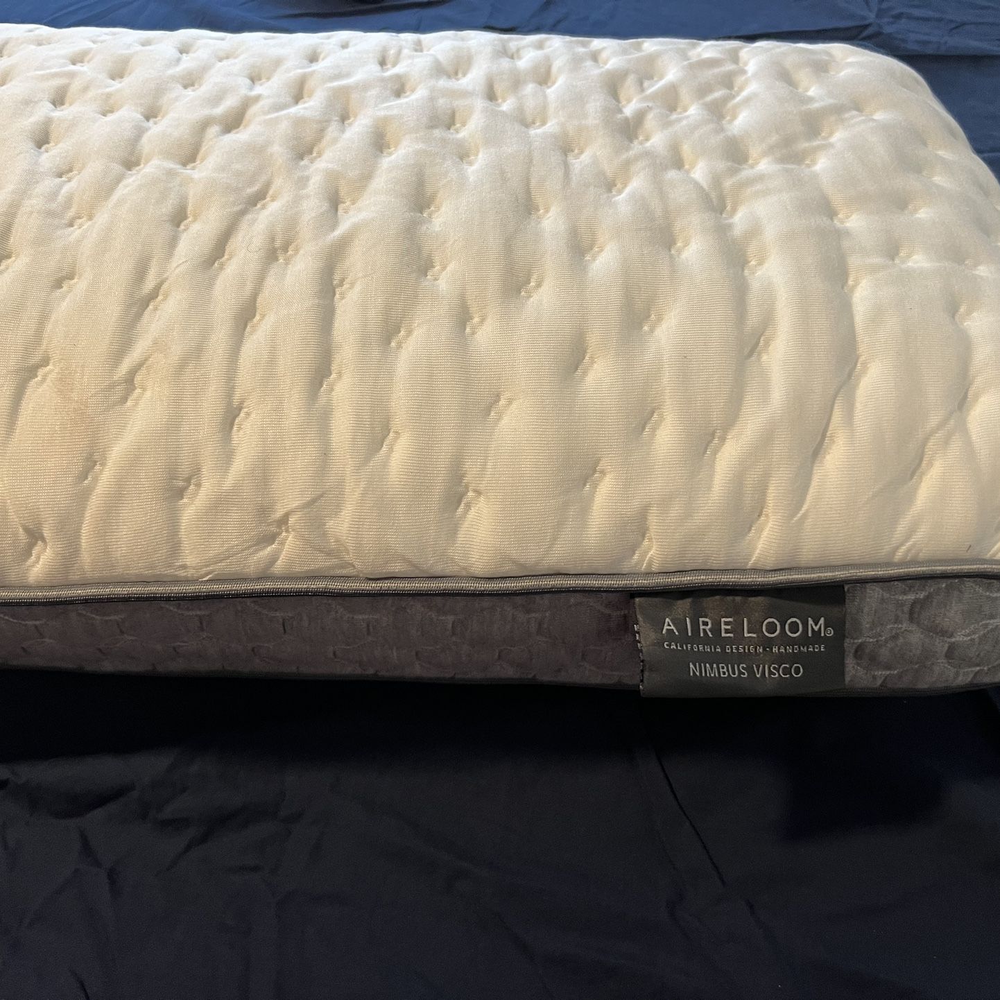 Aireloom Nimbus Visco Pillow King Size for Sale in Watertown MA