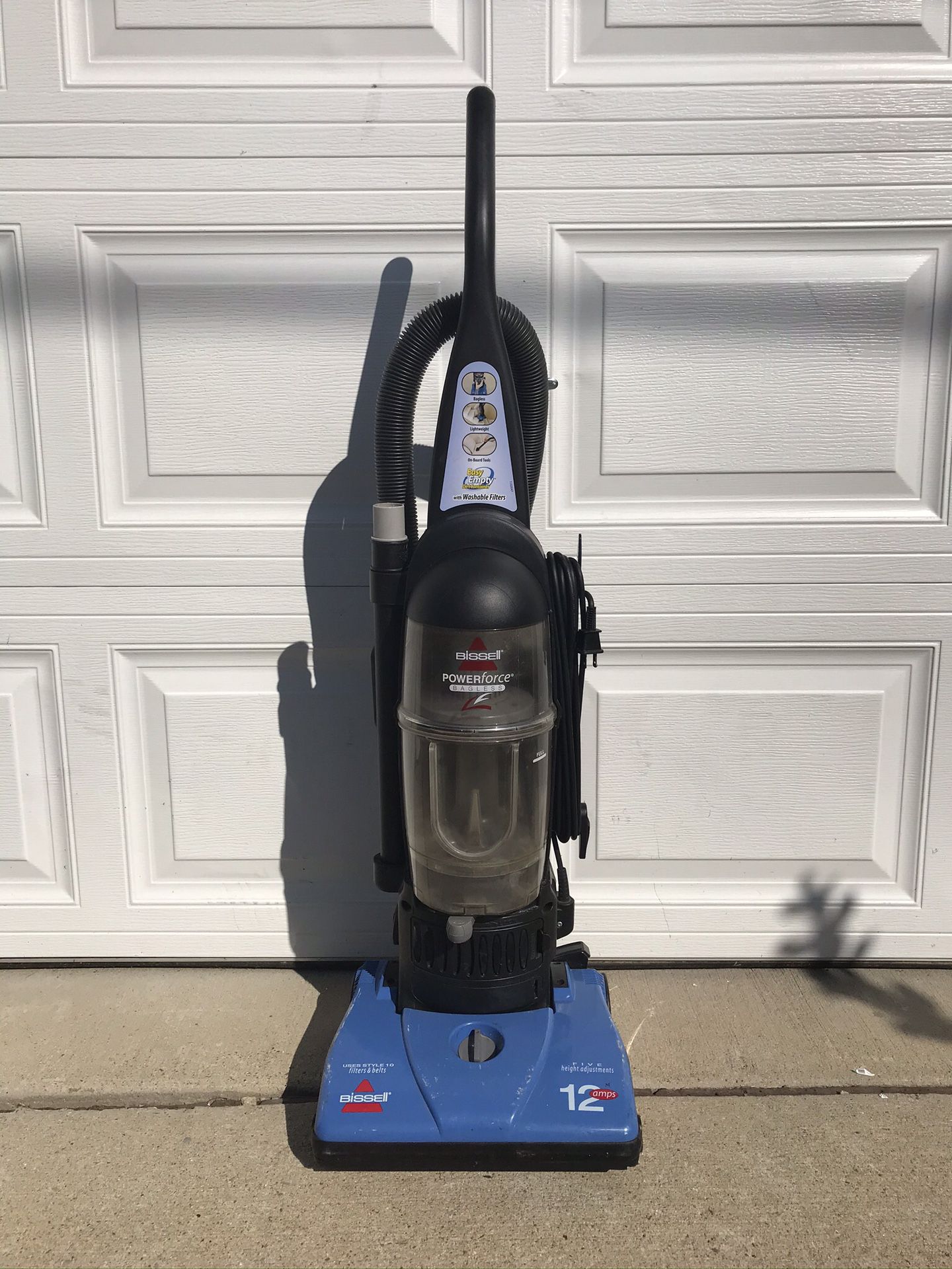 Bagless Bissell Powerforce vacuum clean in excellent working condition, cleaned and ready to go $20