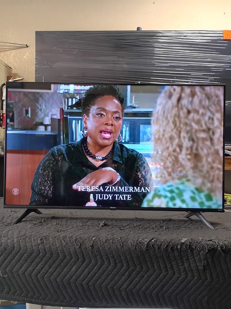 50 Inch Hisense ROKU 4k Smart Beautiful Tv Comes With Remote Control Shows Great Picture Works Perfect Guaranteed
