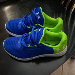 Boys Under Armor sneakers Size 2.5