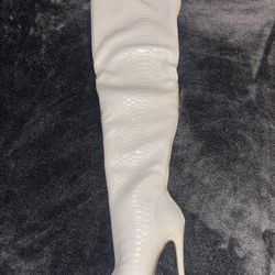THIGH HIGH CROC DESIGN ALL WHITE HEEL BOOT 