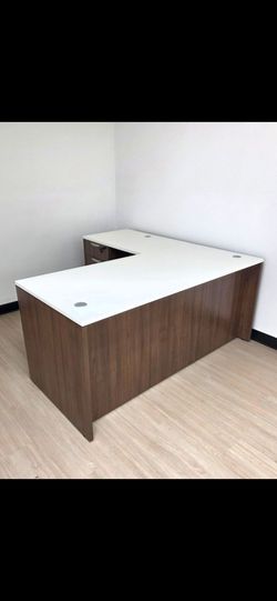MODERN OFFICE DESK,,BEAUTIFUL 2 TONE,  AT GABLES OFFICE FURNITURE