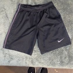 black nike basketball shorts
