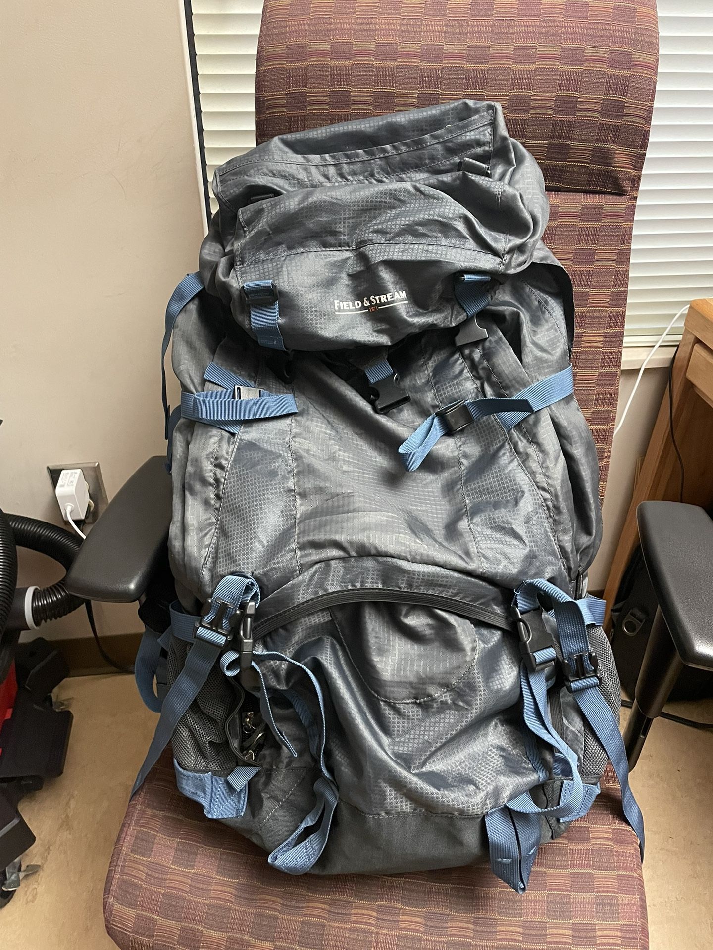 Field & Stream 1871 Mountain Scout Outdoor Hiking Internal Frame Backpack 45L