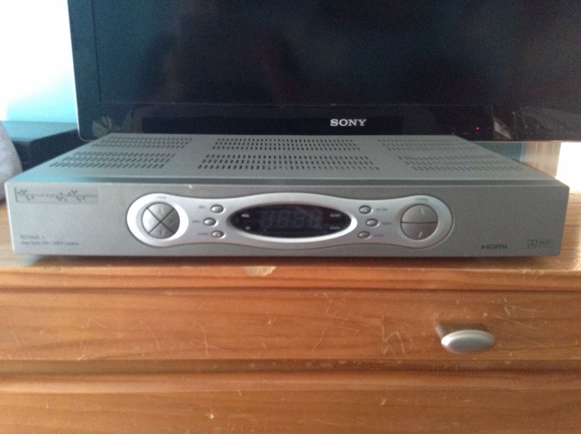 Comcast HD/DVR box with remote