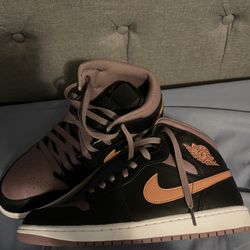 Jordan 1 MID