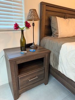 5-Piece Dark Wood Bedroom Set king size