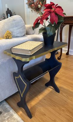 Black & Gold Accent Table – Hand-Painted Side Table