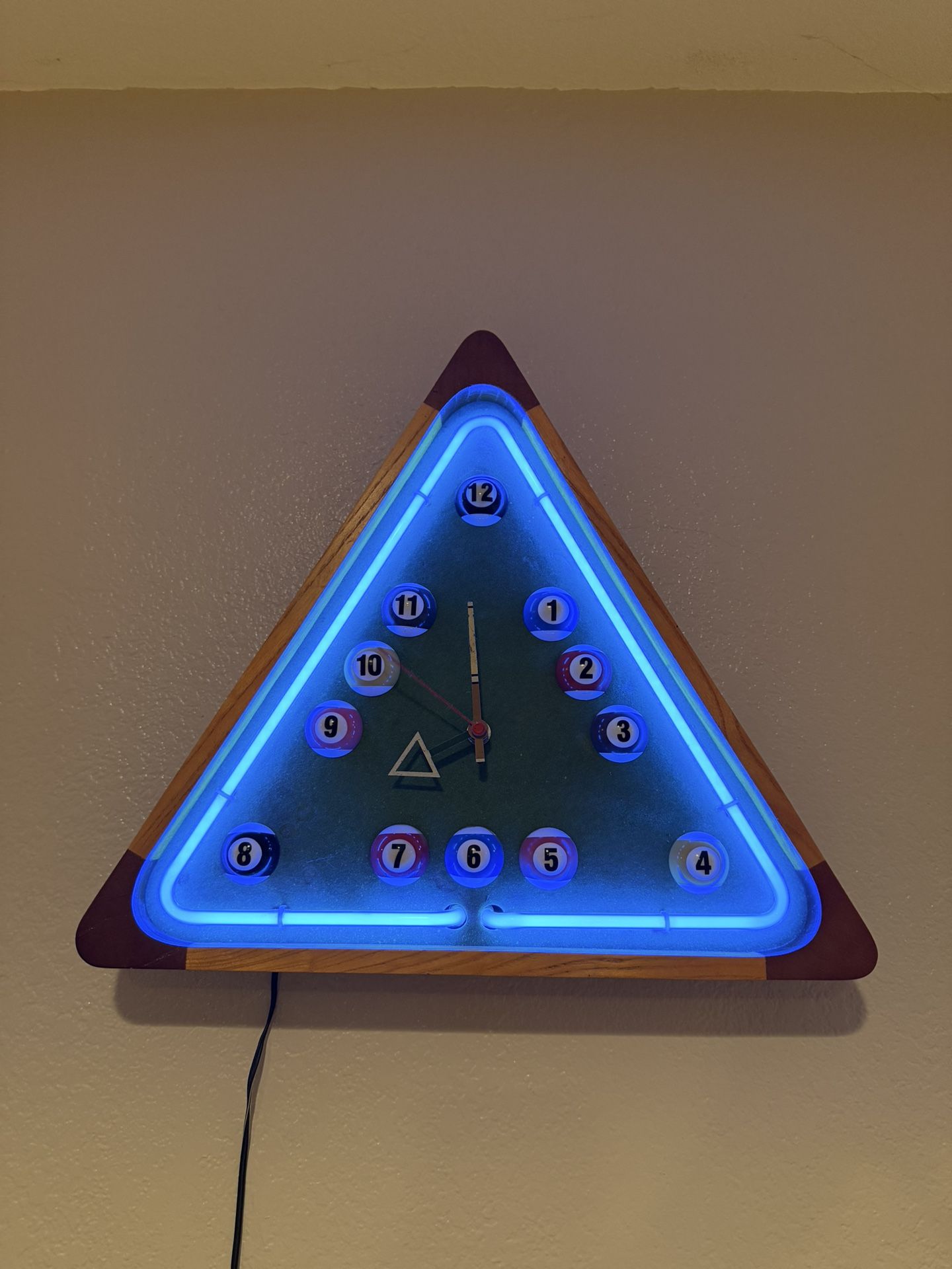 Vintage Pool Table Billiard Wall Clock. Neon Light Up Works 