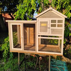 SELLING MY BIRD CAGE  OR RABBIT HOUSE 