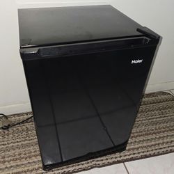 Mini Fridge Haier 2.7 Cu Ft Single Door Compact Refrigerator HC27SW20R Black MiniFridge
