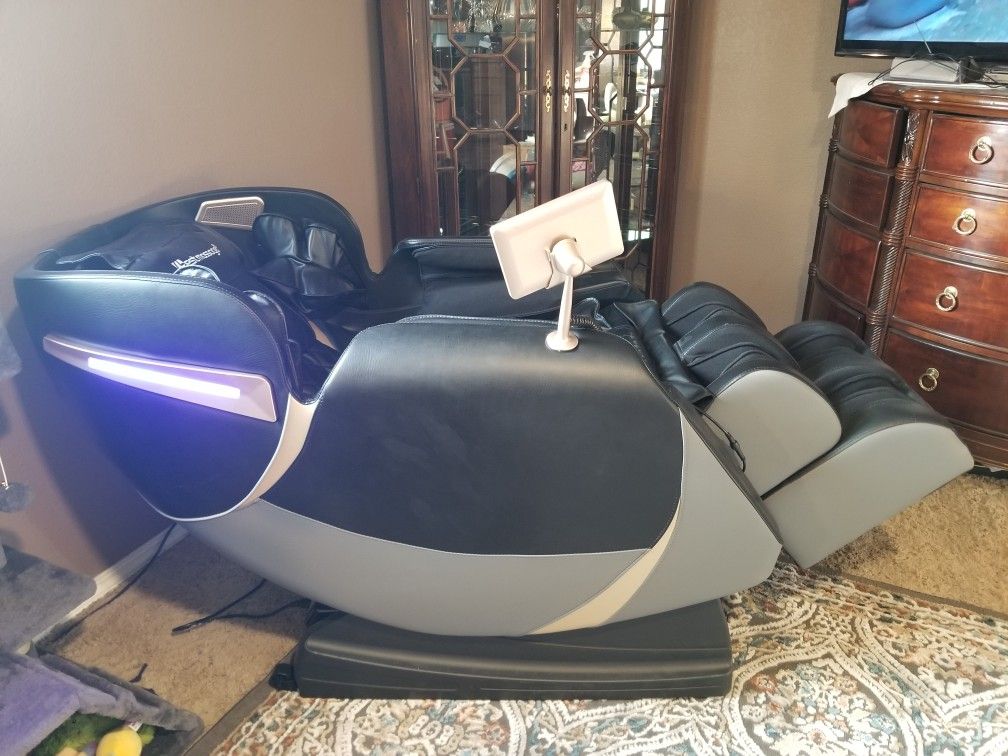 MASSAGE CHAIR for Sale in San Dimas, CA - OfferUp