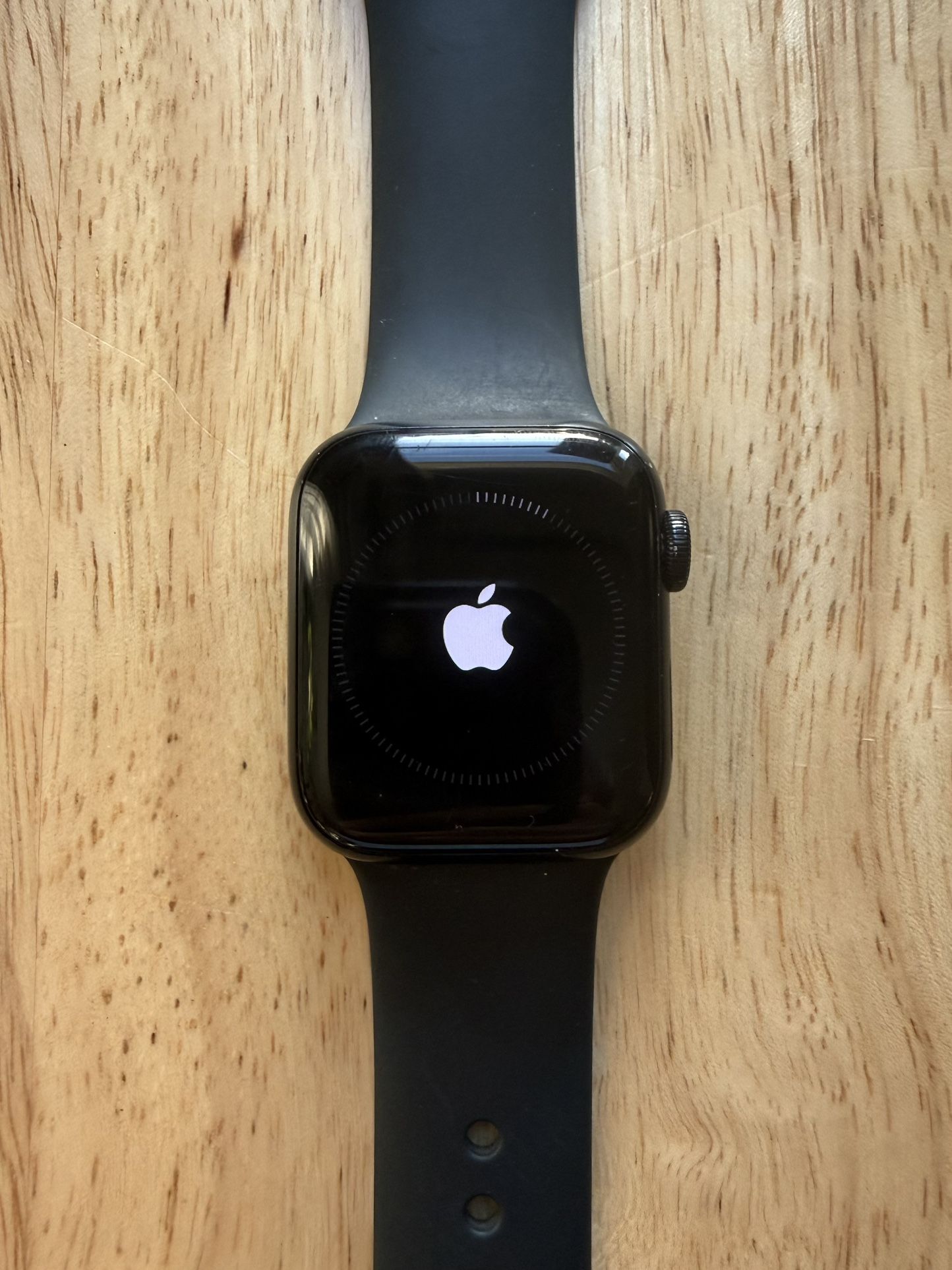 Apple Watch SE 2nd Gen 40mm (GPS)