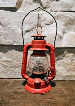 Vintage Dietz Comet red Kerosene Lantern!