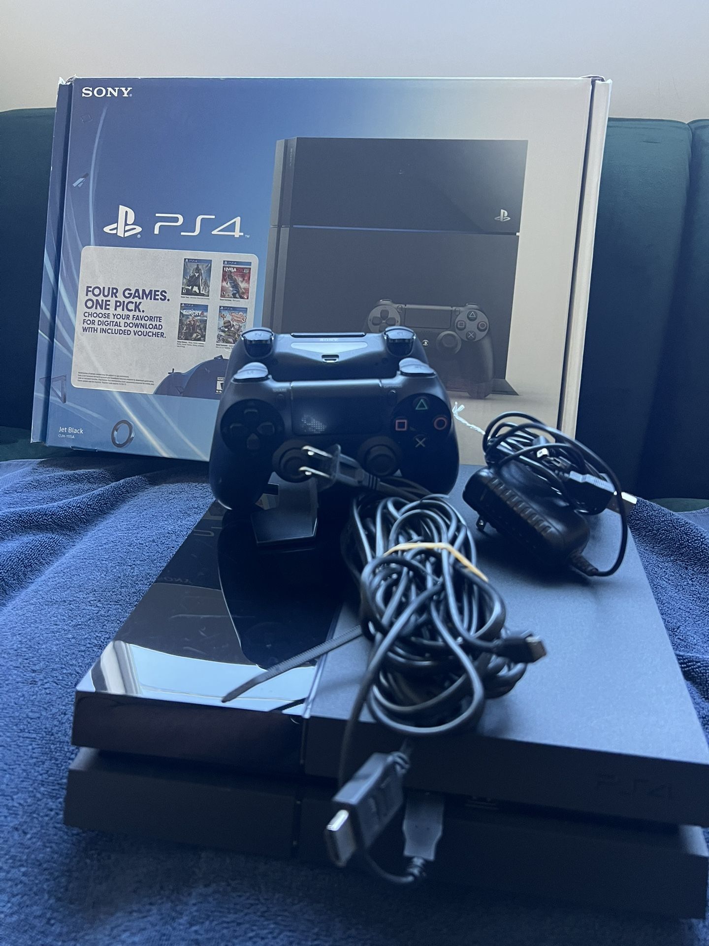 PS4 - Includes 2 Controllers+Charger