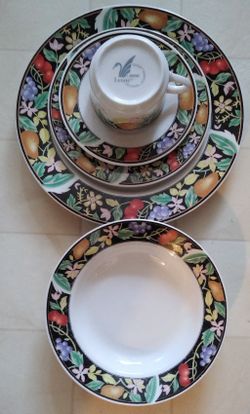 20 Piece  Lynns stoneware dinner set for 4