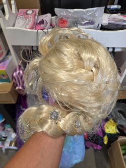 Frozen wig