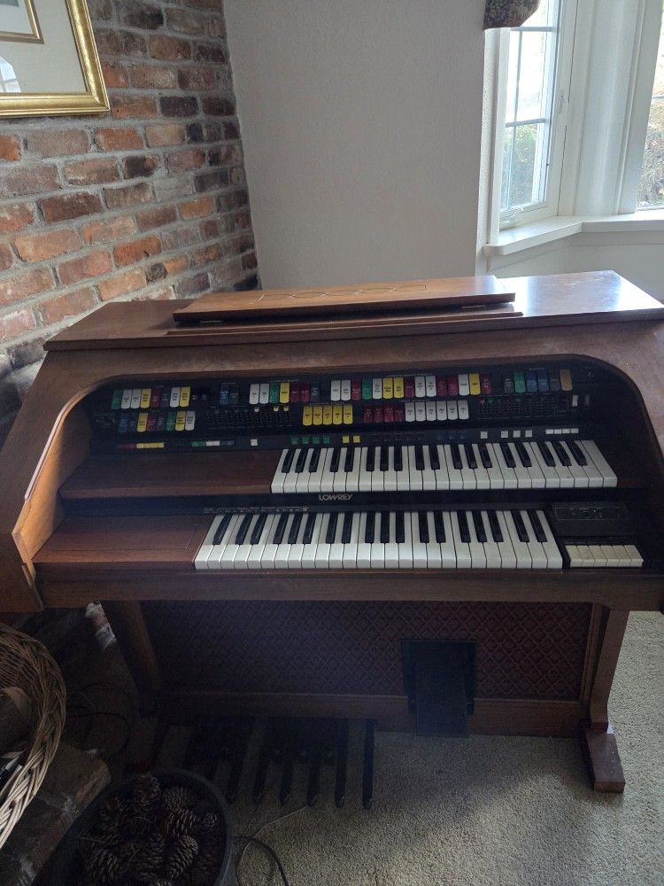 Lowry Organ