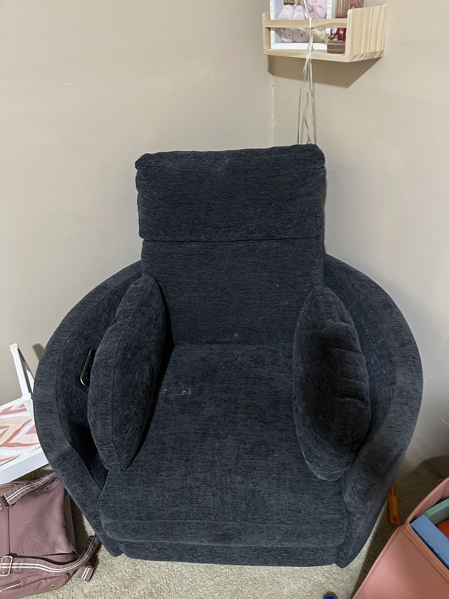 LIVING SPACES RECLINER