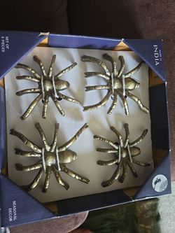 Set of 4 metal spiders
