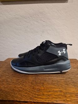 Under Armour Lockdown 5 Athletic Basketball Shoes 
Men's Size US 8.5