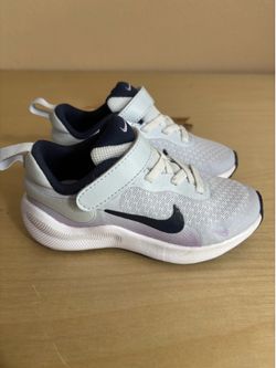 Girl’s Toddler Revolution 7 Size 8C ( brand new)