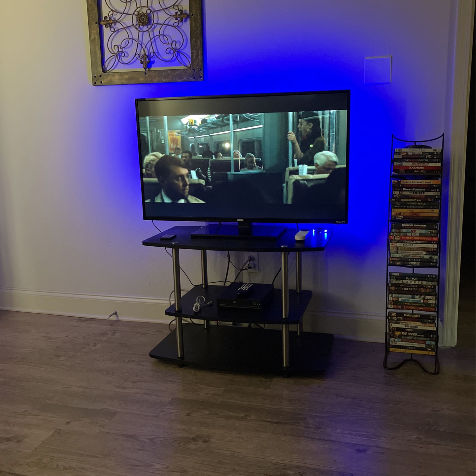 43”Smart Tv With Stand 
