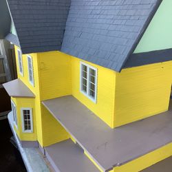 Large Doll House