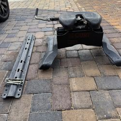 Curt Fifth Wheel Hitch Q24