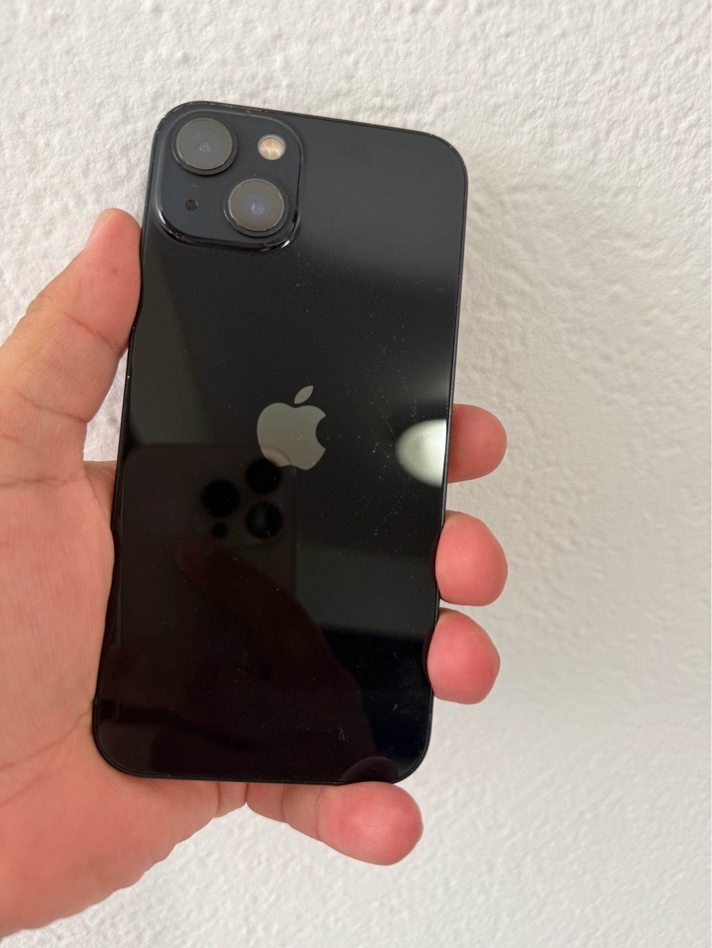 iPhone 13 128gb black color unlocked for all carrier screen glitches on bottom only for a second