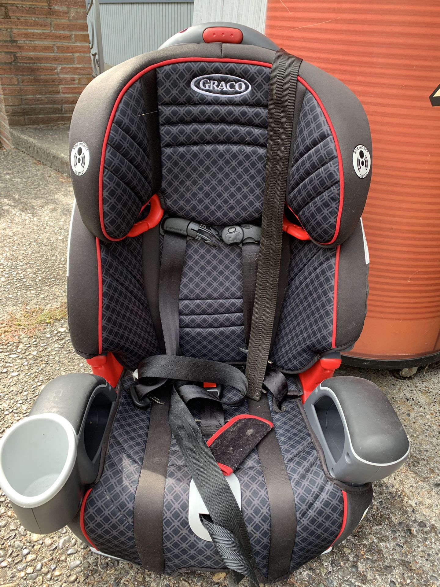 Graco convertible car seat (30-100 lbs)