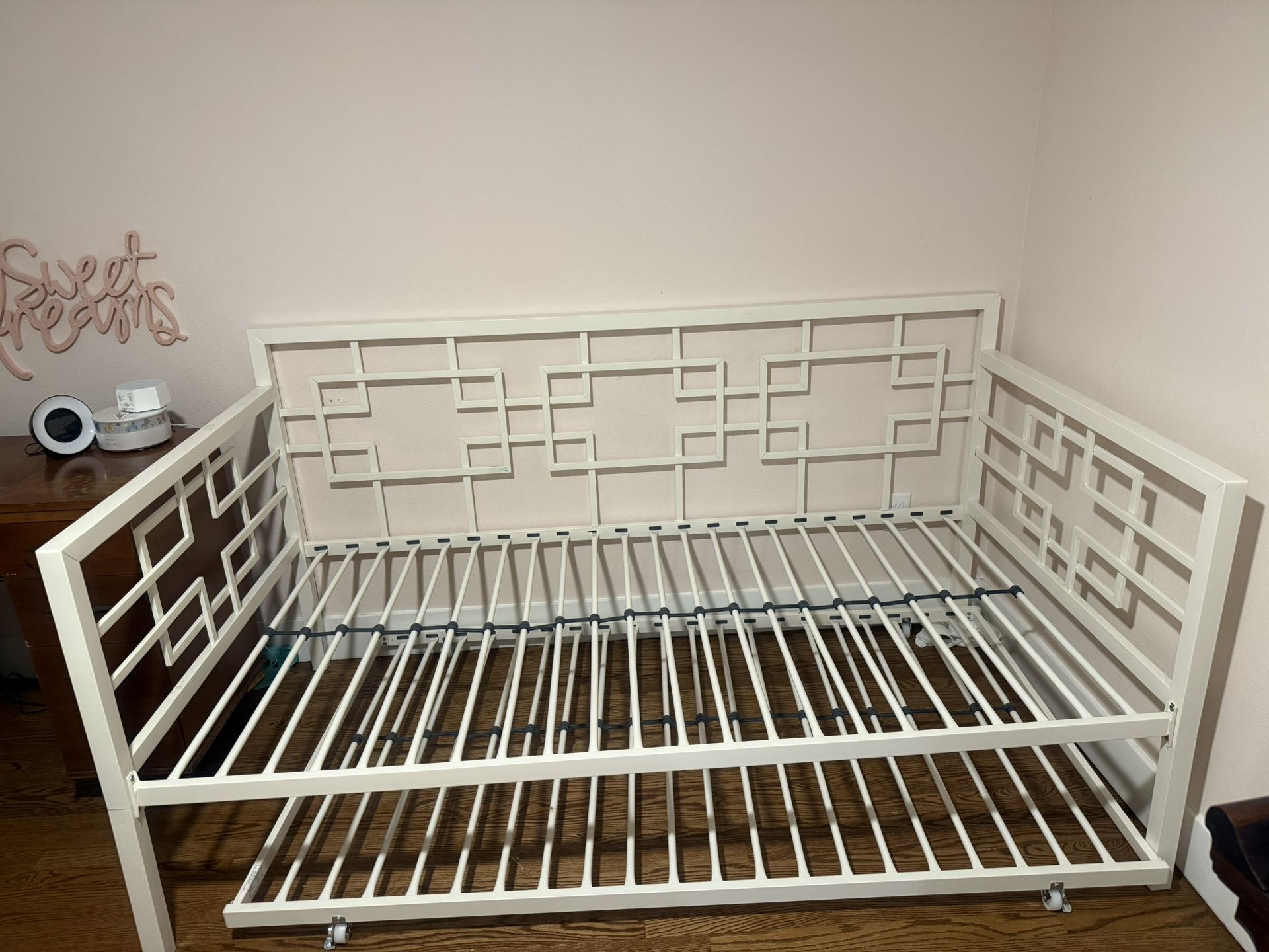 Free Daybed With Trundle 
