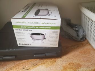 Cuisinart Electric Fondue set for sale