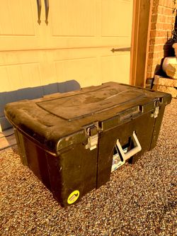 ROLLING 🛞🛞TOOL BOX (32” long X 17”wide X 14”deep)