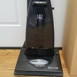 NEW cond RICCAR COMMERCIAL HEAVY DUTY VACUUM WITH COMPLETE ATTACHMENTS  , AMAZING POWER SUCTION  , WORKS EXCELLENT  , IN THE BOX 