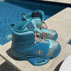 Connelly Ember Wakeboard Bindings S 5/7
