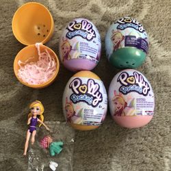 Polly pocket doll and accessories in Plastic egg